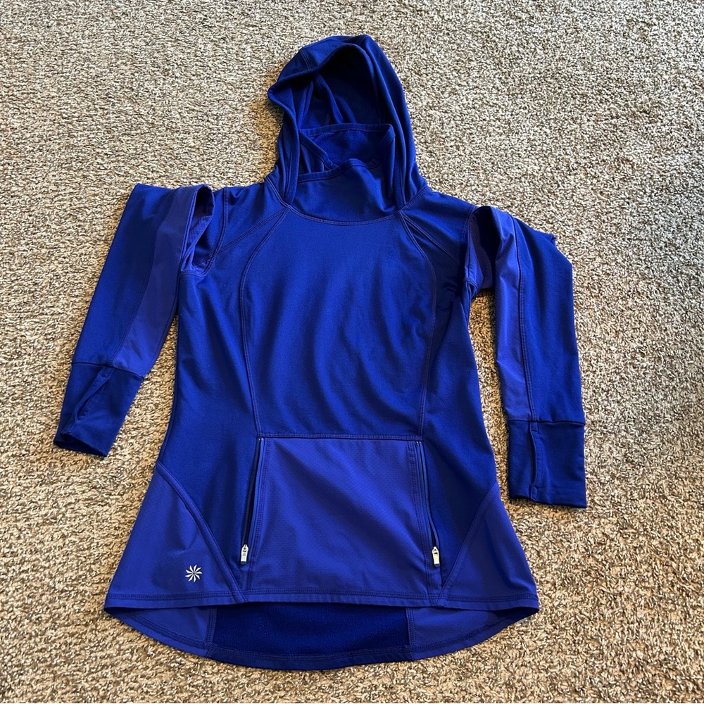 Athleta long sleeve pullover w/neck guard, pass thru pocket, hood, thumb holes